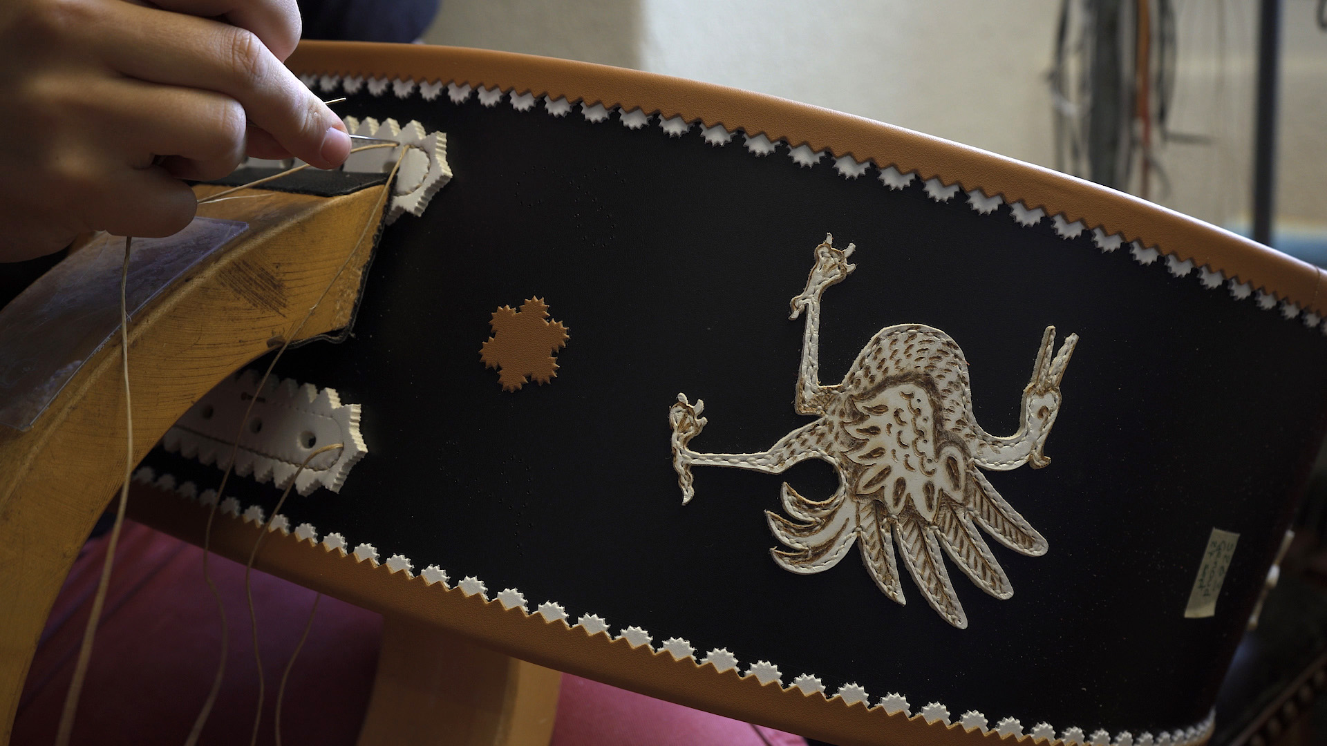 Artisan fondeur, fabrication de cloches de vaches suisses